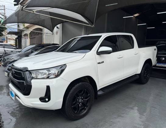 TOYOTA HILUX 2.8 D-4D TURBO DIESEL CD SRV 4X4 AUTOMÁTICO TOYOTA HILUX 2.8 D-4D TURBO DIESEL CD SRV 4X4 AUTOMÁTICO